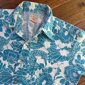 Vintage women’s pearl snap short sleeve shirt.